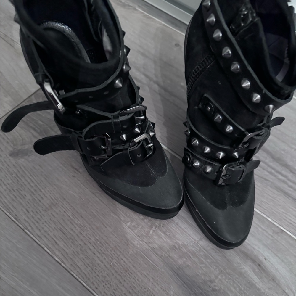 Burberry booties size 38